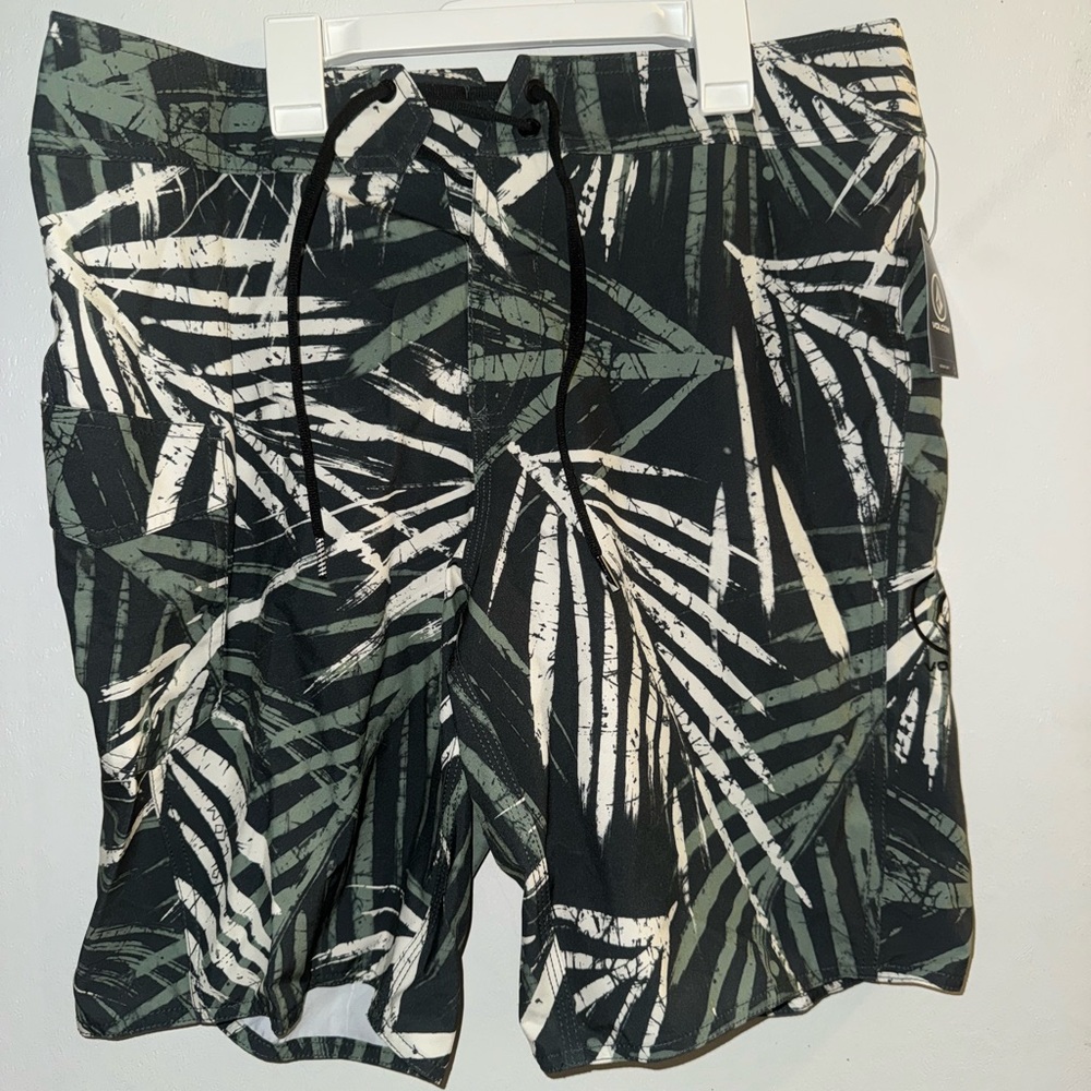 Volcom Manic 2 Boardshort 20” | Size 32 | NWT | Palm Print